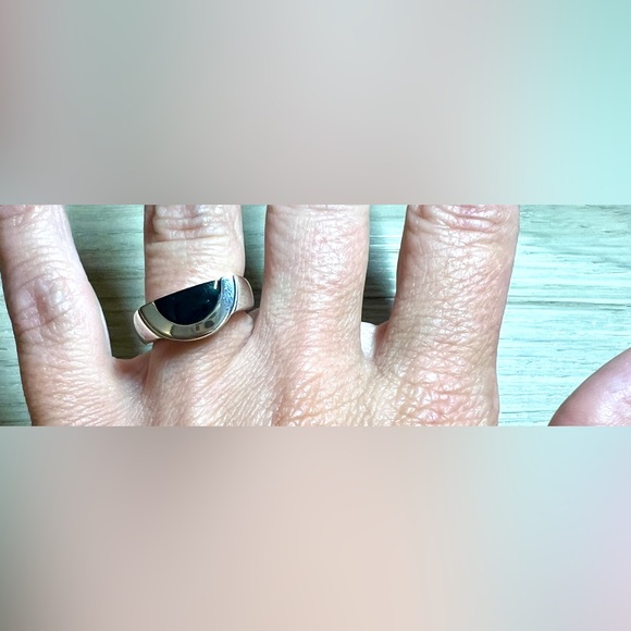 Vintage Designer Signed Movado Sterling Silver Onyx Radius Ring, Size 5.5 - Picture 8 of 10